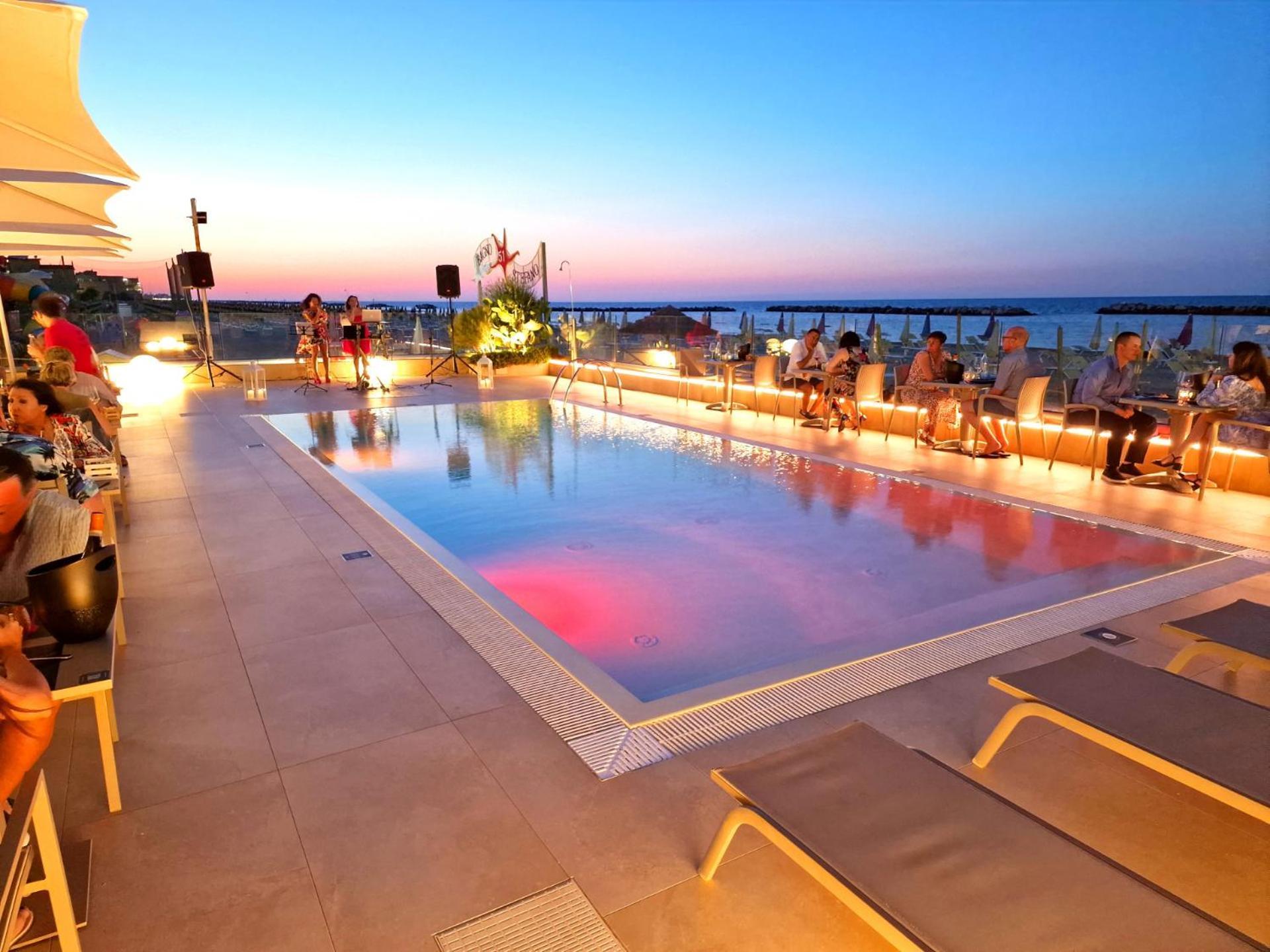 & Me Hotel 3*