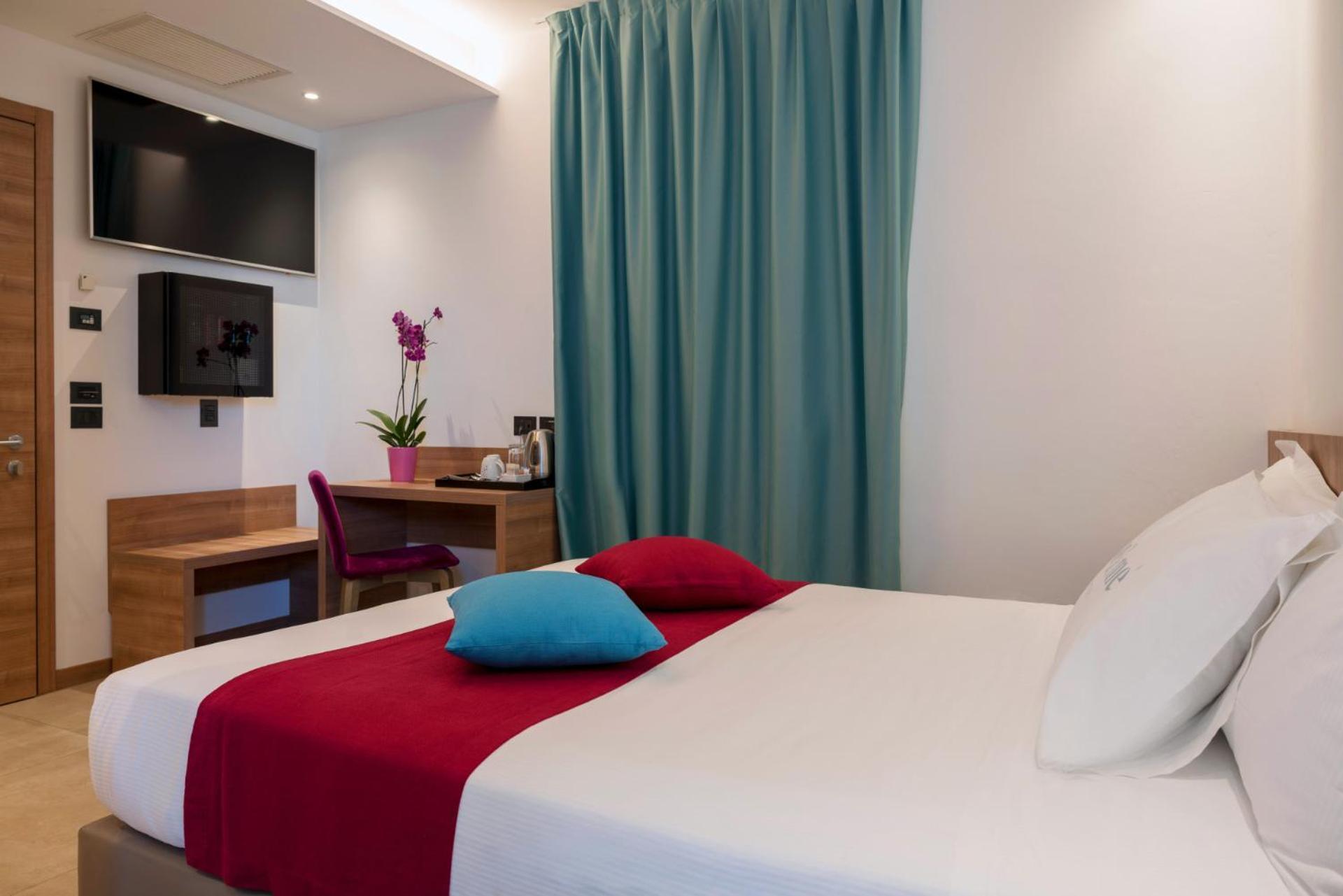 & Me Hotel 3*