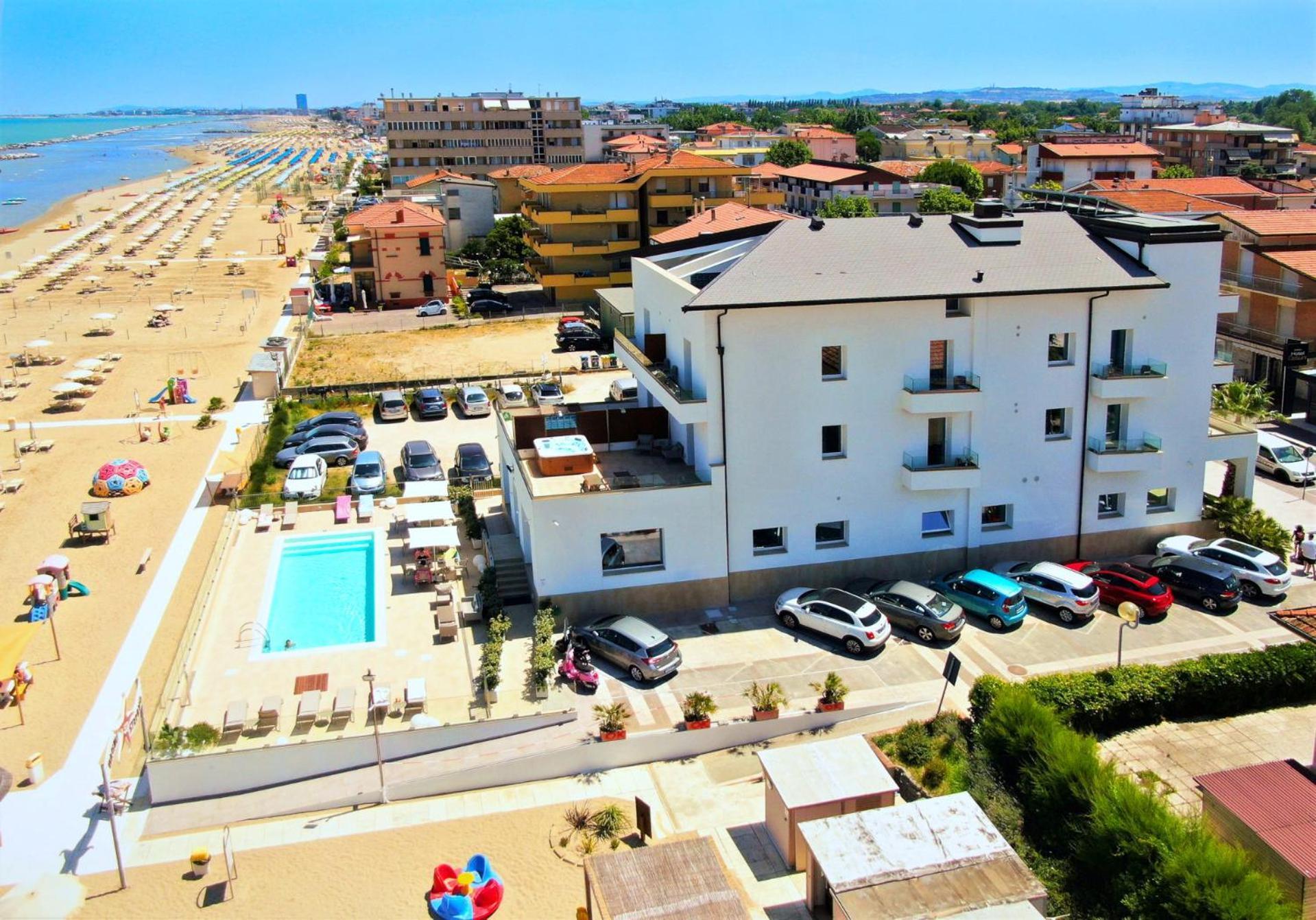 Hotel & Me 3*