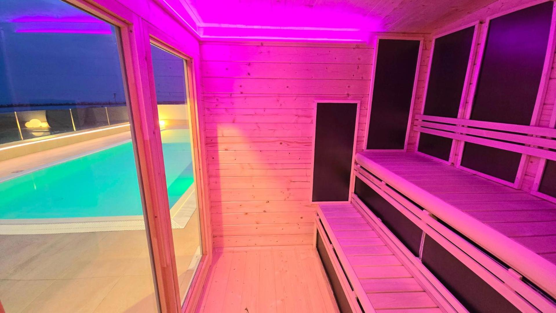 & Me Hotel 3*